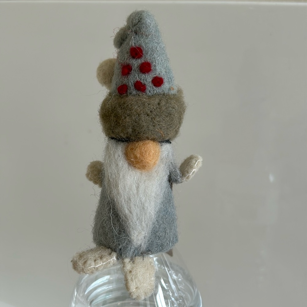 Gnome wine stopper